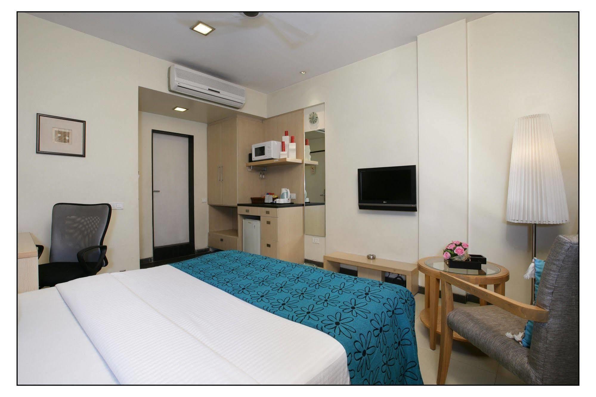 The Sirona Hotel Pune Esterno foto