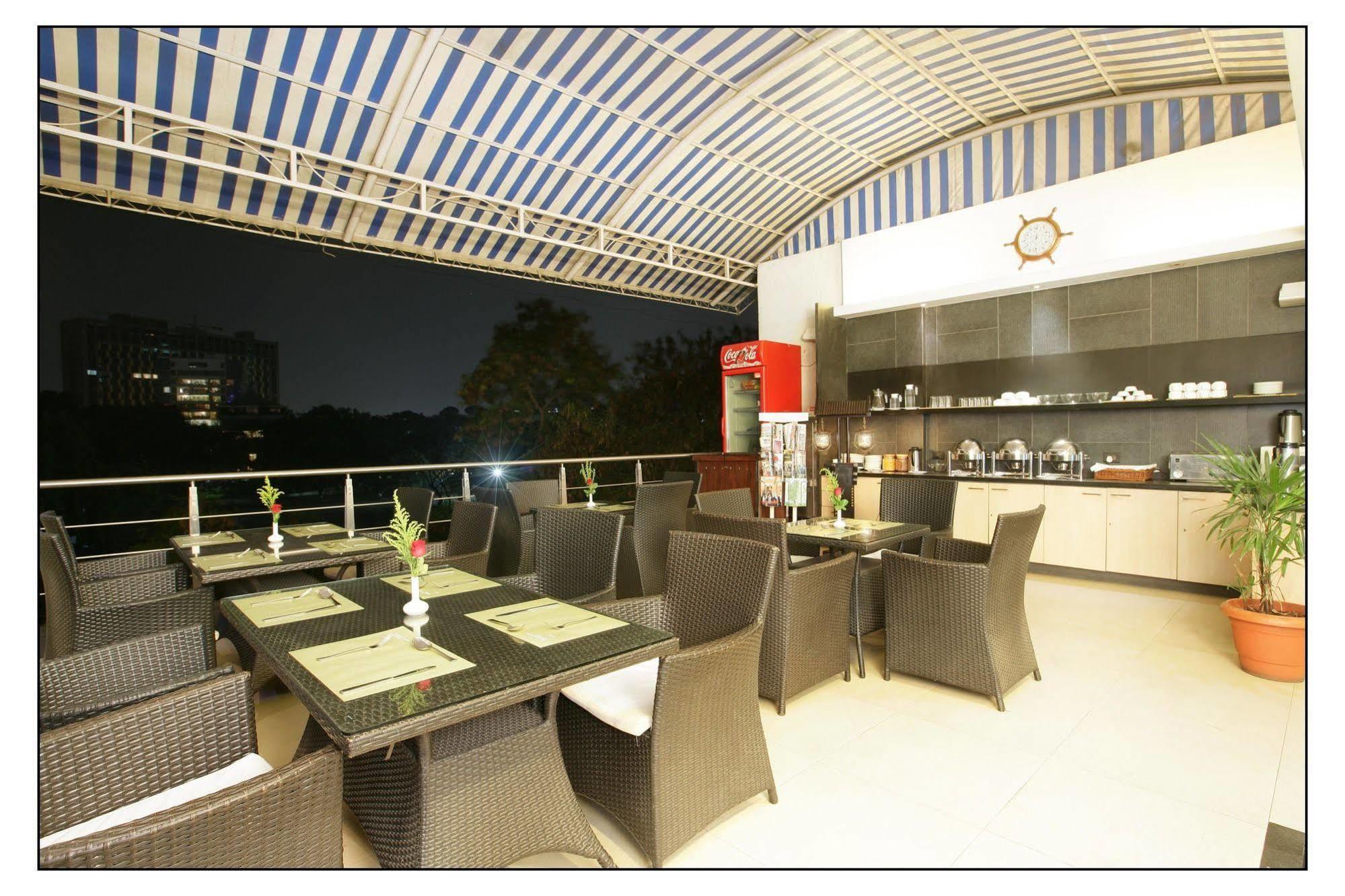 The Sirona Hotel Pune Esterno foto