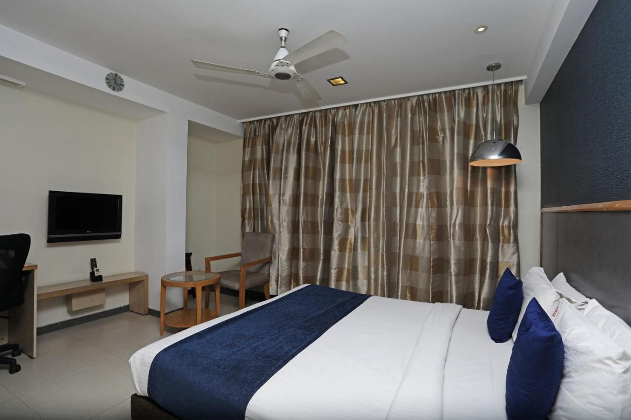 The Sirona Hotel Pune Esterno foto